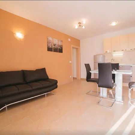 Apartment House Karlo