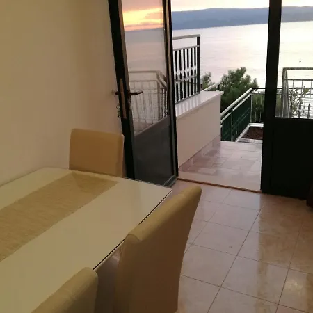 House Karlo Omis