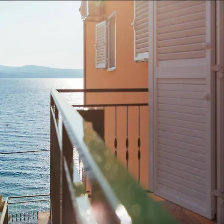 Apartment House Karlo Omis